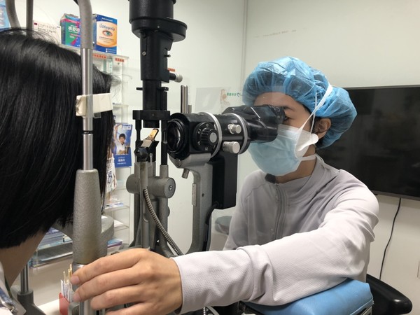 4旬女打莫德納後出現急性虹彩炎！醫列「3大症狀」應速就醫